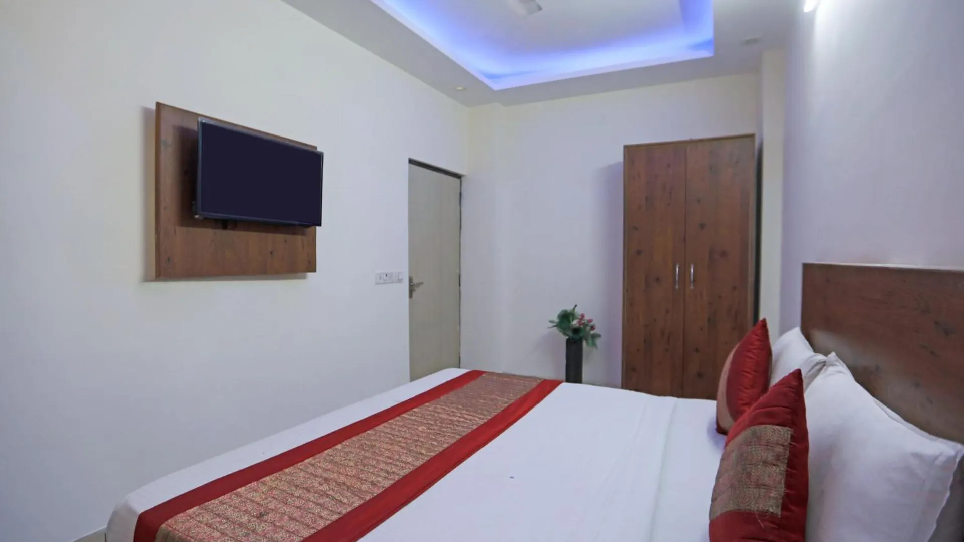 ***  Hotel Moody Moon Stay New Delhi India